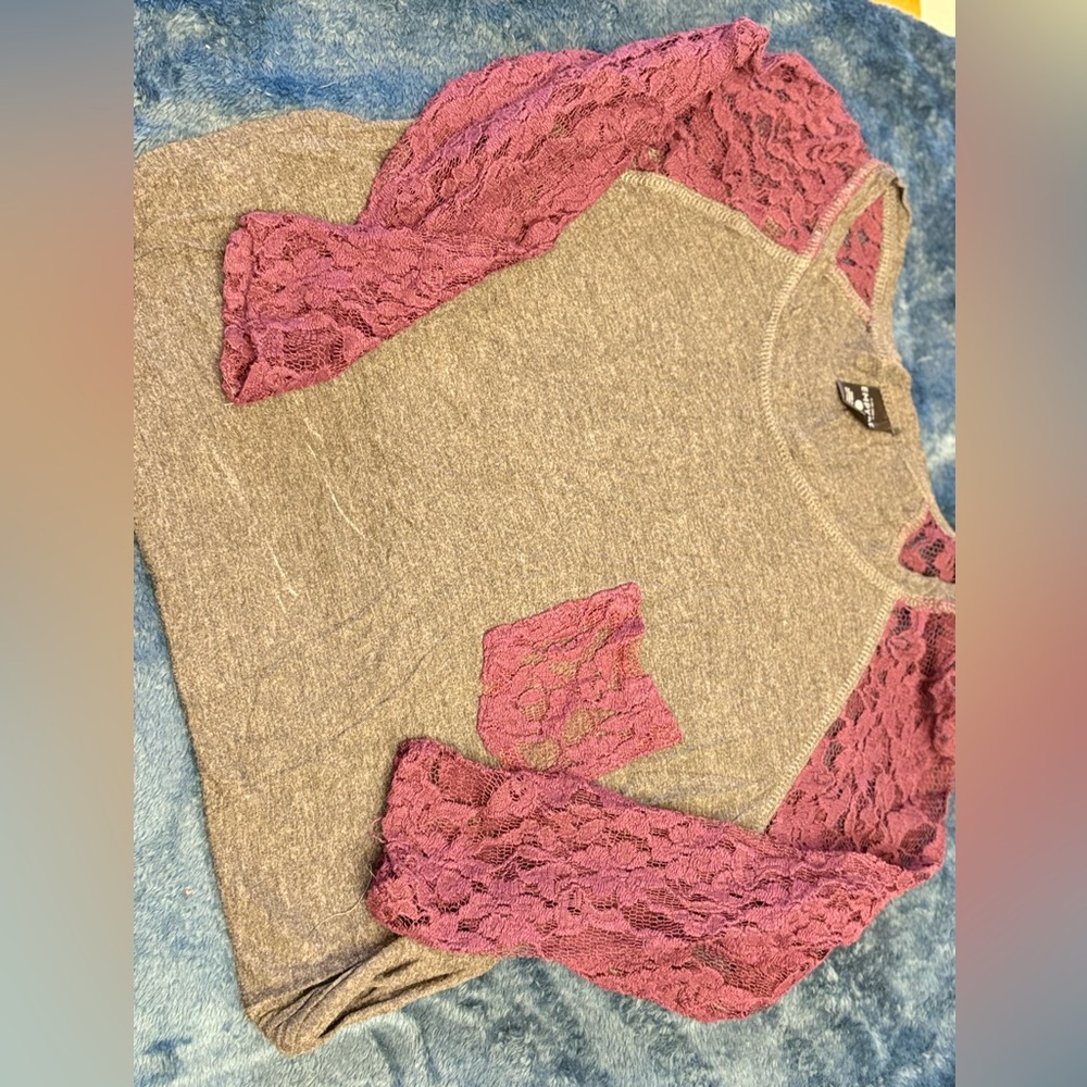 Lace Sleeve 3/4 Top